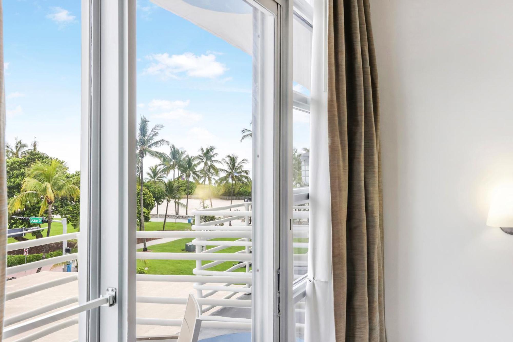 Strand Ocean Drive Suites Miami Beach Room photo