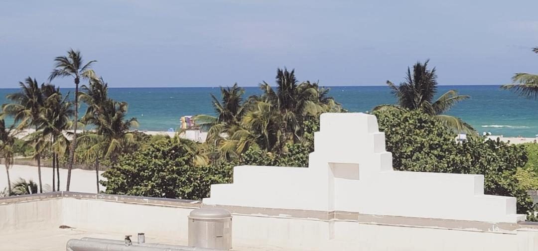 Strand Ocean Drive Suites Miami Beach Room photo